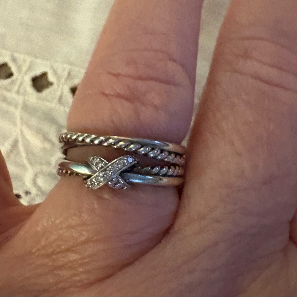 GUC David Yurman ring size 7. Stamped David Yurman petite ring.